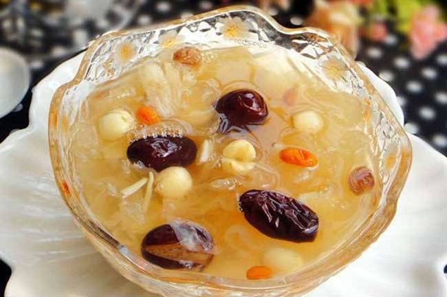 銀耳蓮子湯